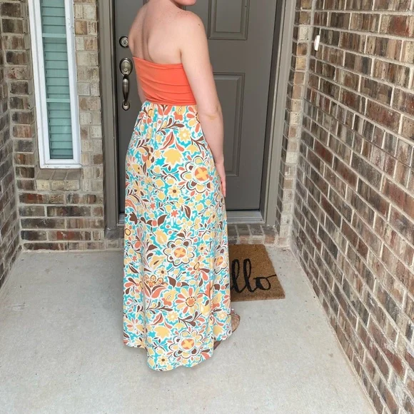 Judith March’s Floral Maxi with a 70s Vibe - Picture 2 of 4